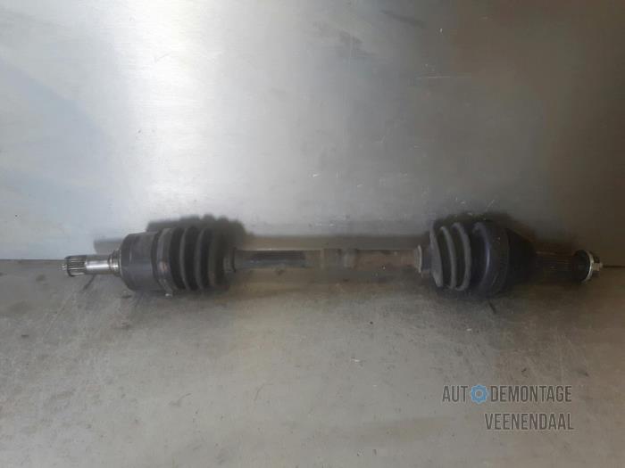 Gebrauchte Antriebswelle links vorne Mazda 2 (DE) 1.5 16V S-VT Preis € 30,00 Margenregelung angeboten von Autodeleninkleur