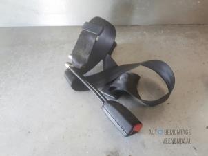 Usagé Insertion ceinture de sécurité arrière gauche Volkswagen Polo III (6N2) 1.4 Prix € 19,00 Règlement à la marge proposé par Autodemontage Veenendaal BV