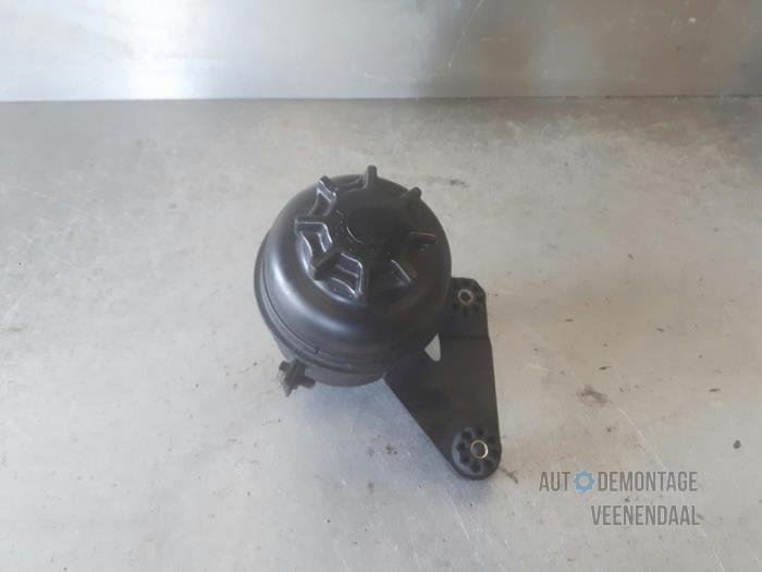 Begagnade Styrservotank BMW 3 serie (E36/4) 316i Pris € 10,00 Marginaltabell erbjuds av Autodeleninkleur