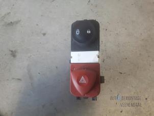 Used Panic lighting switch Renault Scénic II (JM) 1.6 16V Price € 5,25 Margin scheme offered by Autodemontage Veenendaal BV