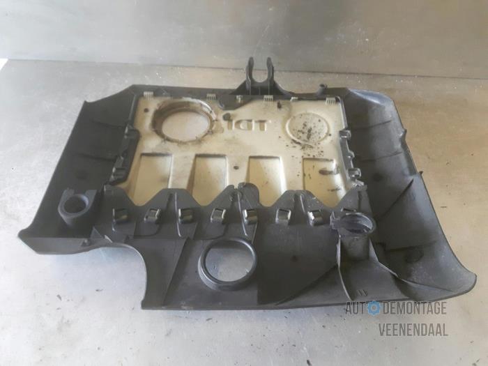 Engine protection panel from a Volkswagen Golf V (1K1) 1.9 TDI 2006