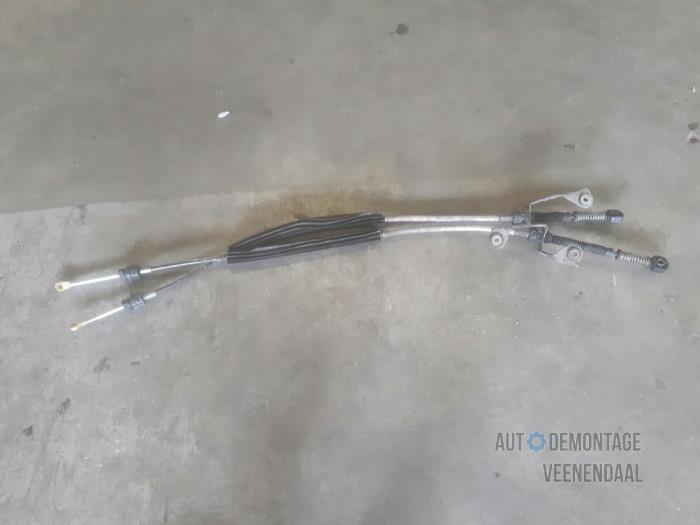 Gearbox shift cable from a Volkswagen Golf V (1K1) 1.9 TDI 2006