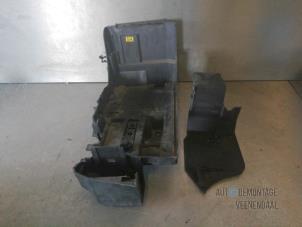 Used Battery box Opel Signum (F48) 2.2 DGI 16V Price € 7,00 Margin scheme offered by Autodemontage Veenendaal BV