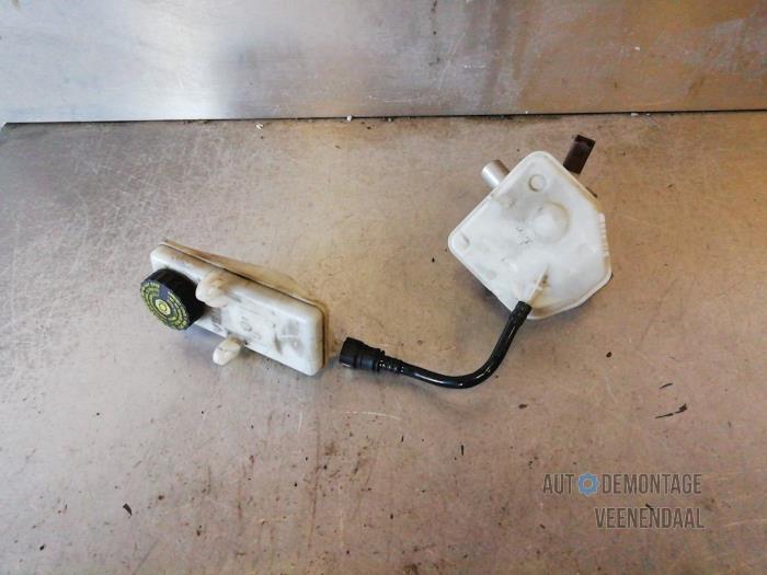 Used Master cylinder Peugeot 308 (4A/C) 1.4 VTI 16V Price € 14,00 Margin scheme offered by Autodeleninkleur