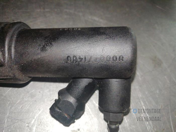 Clutch master cylinder from a Peugeot 308 (4A/C) 1.4 VTI 16V 2008