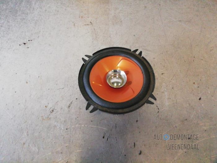 Speaker from a Peugeot 106 II 1.1 XN,XR,XT,Accent 1998