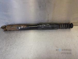Used Rear shock absorber, right Renault Clio III (BR/CR) 1.4 16V Price € 8,00 Margin scheme offered by Autodemontage Veenendaal BV