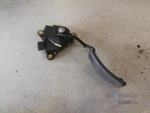 Used Accelerator pedal Renault Clio III (BR/CR) 1.4 16V Price € 39,00 Margin scheme offered by Autodemontage Veenendaal BV