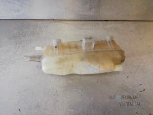 Used Expansion vessel Renault Clio III (BR/CR) 1.4 16V Price € 5,00 Margin scheme offered by Autodemontage Veenendaal BV