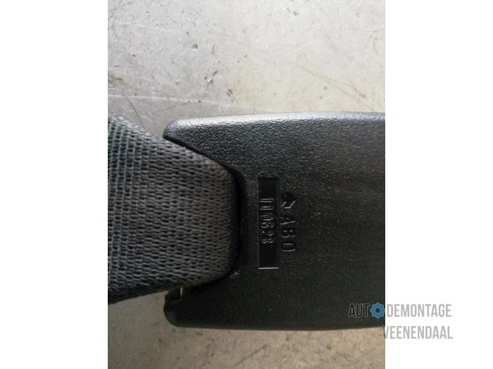Rear seatbelt buckle, right from a Nissan Micra (K13) 1.2 12V 2011