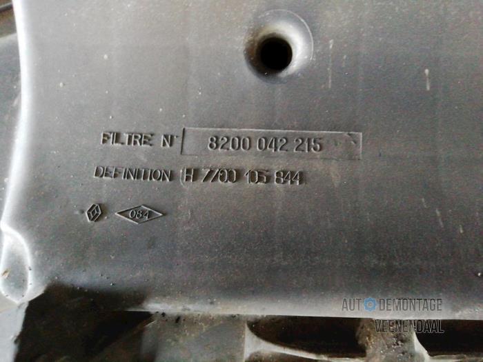 Luftfiltergehäuse van een Renault Kangoo (KC) 1.9 D 55 2000
