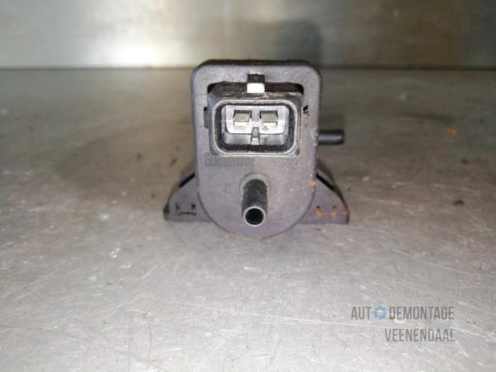 Vacuum valve from a Renault Kangoo (KC) 1.9 D 55 2000