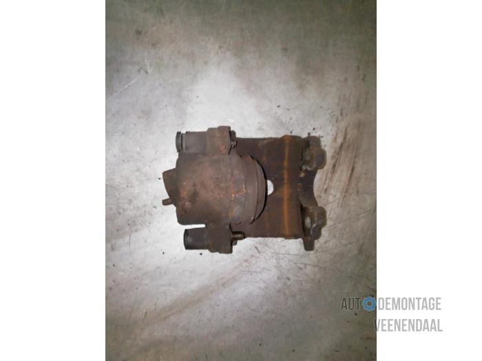 Begagnade Främre bromsok, höger Volkswagen Polo IV (9N1/2/3) 1.2 12V Pris € 10,00 Marginaltabell erbjuds av Autodeleninkleur