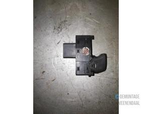 Used Electric window switch Volvo S80 (TR/TS) 2.5 D Price € 15,75 Margin scheme offered by Autodemontage Veenendaal BV