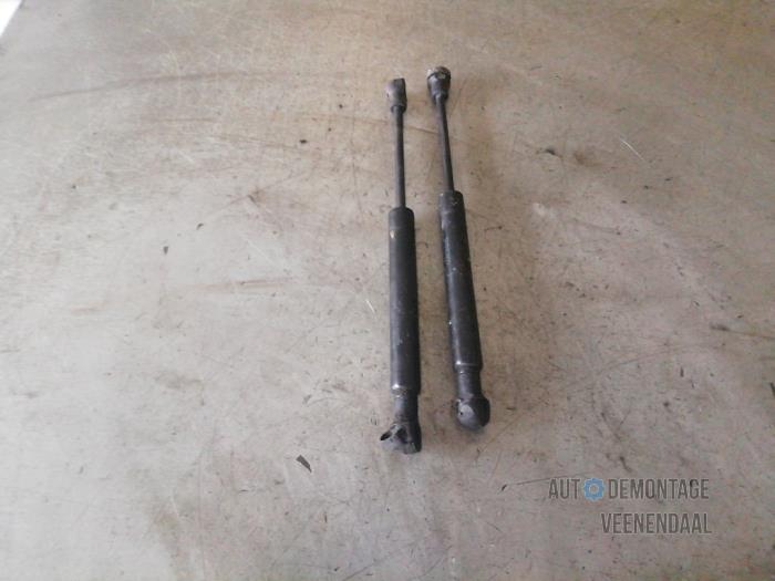 Set of tailgate gas struts from a Volvo S80 (TR/TS) 2.5 D 2000