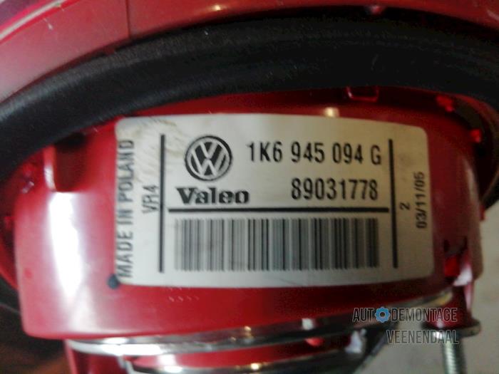 Rücklicht rechts van een Volkswagen Golf V (1K1) 1.6 FSI 16V 2004