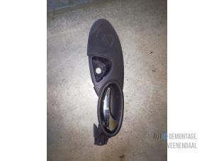 Usados Manija de puerta de 4 puertas derecha detrás Mercedes A (W168) 1.4 A-140 Precio € 15,40 Norma de margen ofrecido por Autodeleninkleur