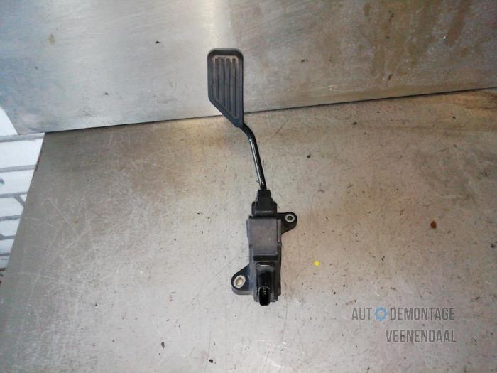 Accelerator pedal from a Toyota Yaris II (P9) 1.3 16V VVT-i 2006