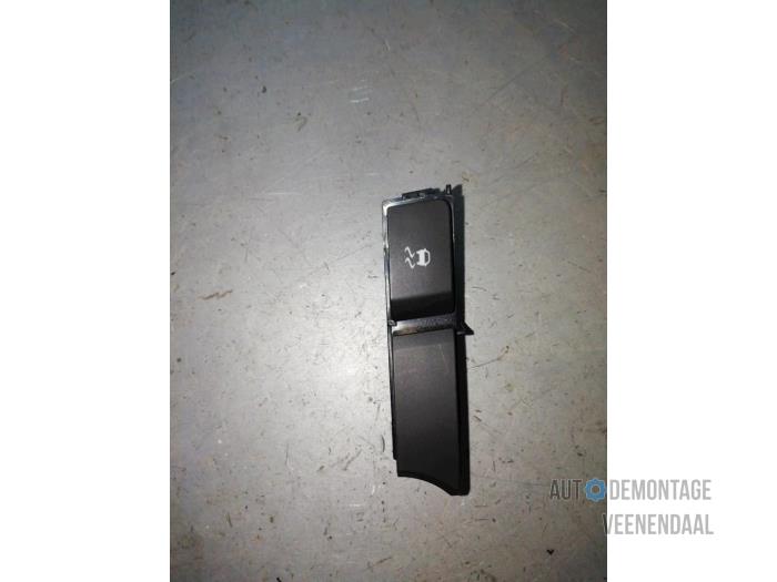 Usados Interruptor ESP Opel Astra J (PC6/PD6/PE6/PF6) 1.4 16V ecoFLEX Precio € 20,90 Norma de margen ofrecido por Autodeleninkleur