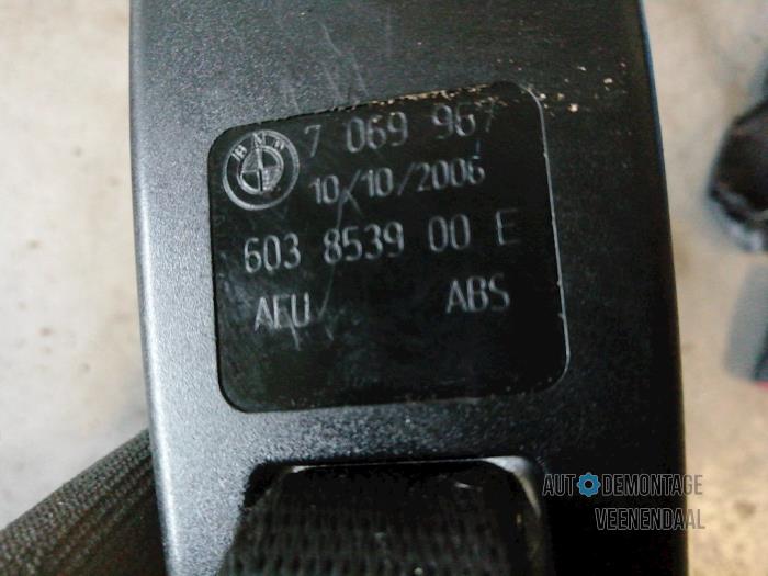 Insertion ceinture de sécurité arrière gauche d'un BMW 1 serie (E87/87N) 120d 16V 2006