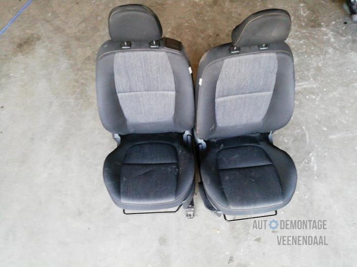 Seats front, left + right from a Kia Picanto (TA) 1.0 12V 2012