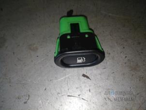 Used Tank cap cover switch Saab 9-5 (YS3E) 2.0t 16V Price € 8,40 Margin scheme offered by Autodemontage Veenendaal BV