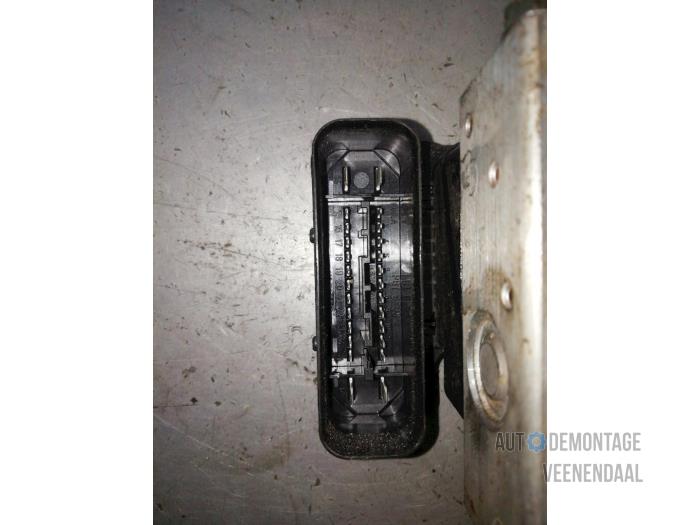 Used ABS pump Volkswagen Golf V (1K1) 1.9 TDI Price € 60,50 Margin scheme offered by Autodeleninkleur