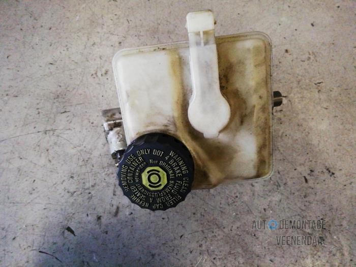 Master cylinder from a Volvo S80 (TR/TS) 2.4 20V 140 2001