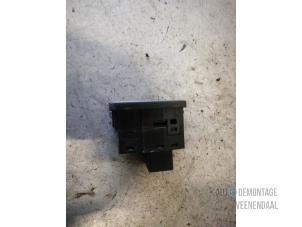 Used Electric window switch Volvo S80 (TR/TS) 2.4 20V 140 Price € 14,70 Margin scheme offered by Autodemontage Veenendaal BV