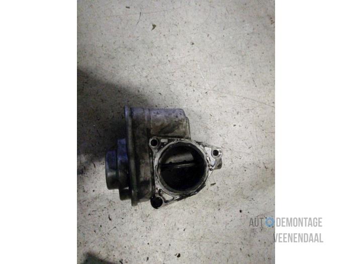 Drosselklappengehäuse van een Volkswagen Golf V (1K1) 2.0 TDI 16V 2004
