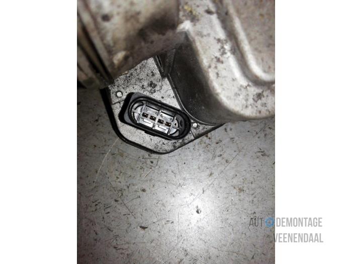 Drosselklappengehäuse van een Volkswagen Golf V (1K1) 2.0 TDI 16V 2004