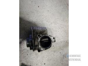 Drosselklappengehäuse van een Volkswagen Golf V (1K1) 2.0 TDI 16V 2004