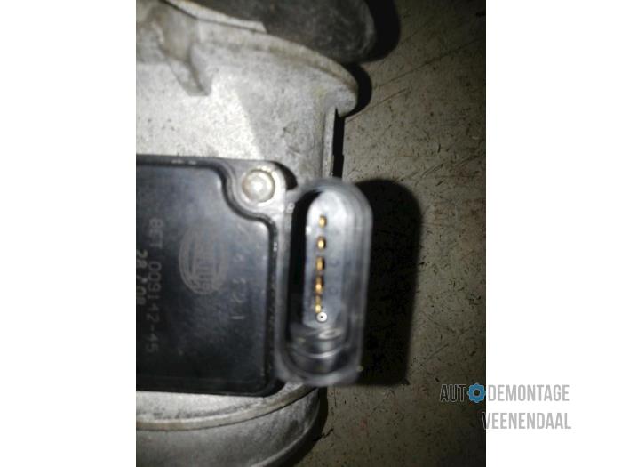 Luftmassenmesser van een Audi A4 Avant (B6) 2.5 TDI 24V 2002