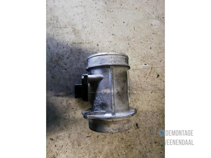 Luftmassenmesser van een Audi A4 Avant (B6) 2.5 TDI 24V 2002