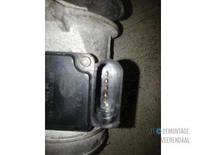 Luftmassenmesser van een Audi A4 Avant (B6) 2.5 TDI 24V 2002