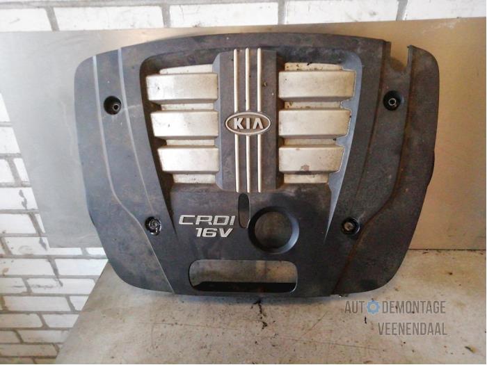 Used Engine cover Kia Sorento I (JC) 2.5 CRDi 16V Price € 44,00 Margin scheme offered by Autodeleninkleur
