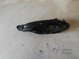 Used Rear door handle 4-door, right Peugeot 208 I (CA/CC/CK/CL) 1.6 e-HDi FAP Price € 26,25 Margin scheme offered by Autodemontage Veenendaal BV