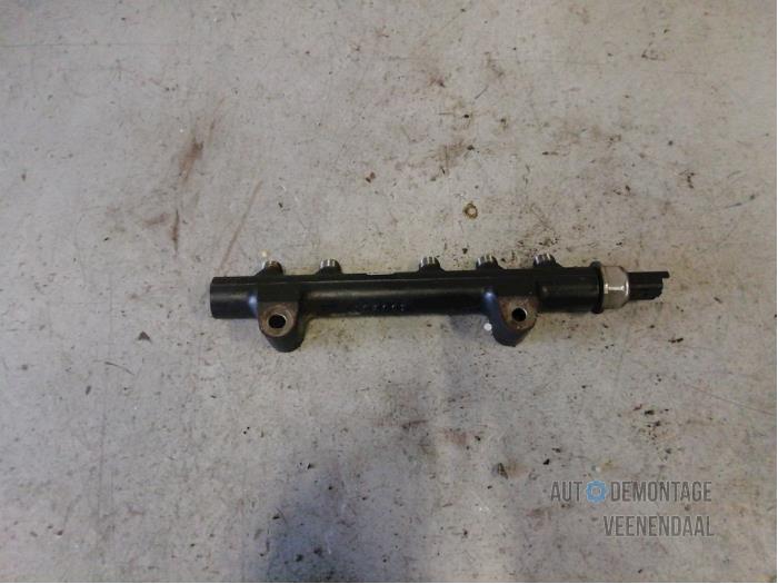 Fuel injector nozzle from a Peugeot 208 I (CA/CC/CK/CL) 1.6 e-HDi FAP 2014