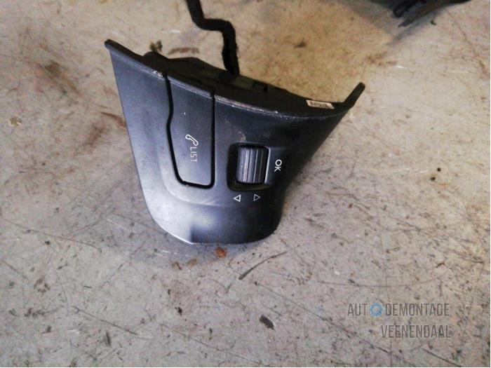 Steering wheel mounted radio control from a Peugeot 208 I (CA/CC/CK/CL) 1.6 e-HDi FAP 2014