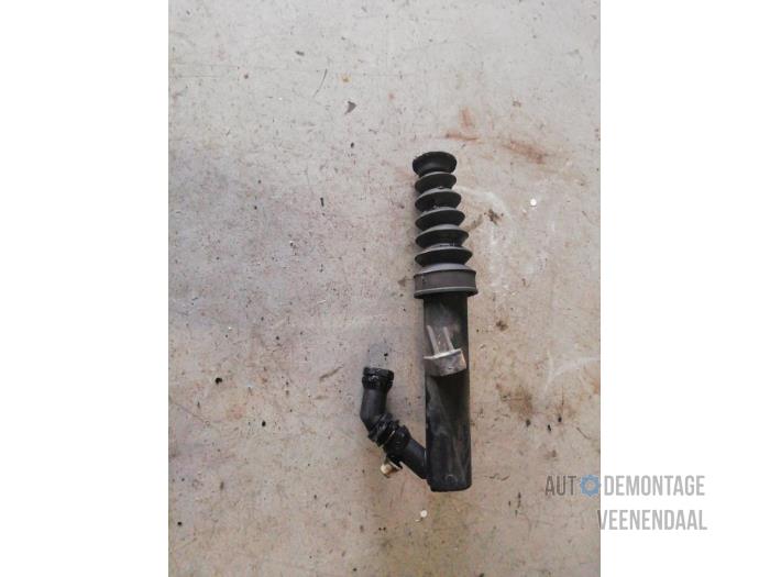 Clutch slave cylinder from a Peugeot 208 I (CA/CC/CK/CL) 1.6 e-HDi FAP 2014