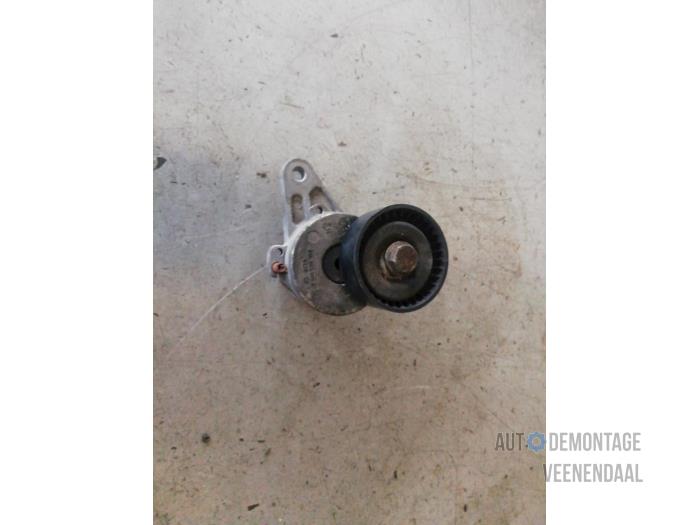 Usados Rodillo tensor correa múltiple Volkswagen Golf VII (AUA) 1.6 TDI 16V Precio € 16,50 Norma de margen ofrecido por Autodeleninkleur