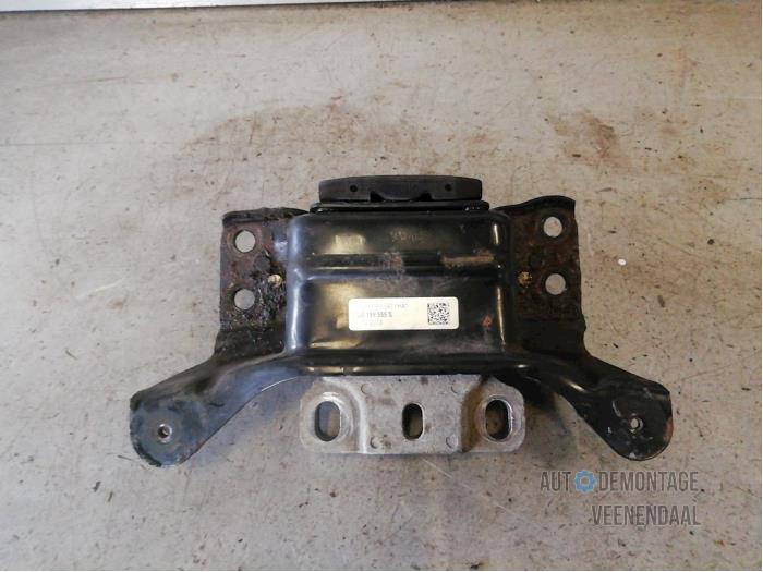 Gearbox mount from a Volkswagen Golf VII (AUA) 1.6 TDI 16V 2014