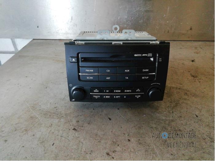Reproductor de CD y radio de un Hyundai i20 1.4i 16V 2009
