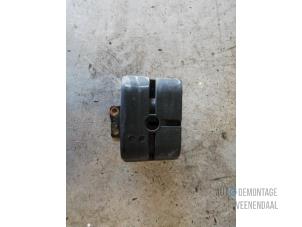 Used Rear bumper bracket, right Nissan Note (E11) 1.6 16V Price € 20,00 Margin scheme offered by Autodemontage Veenendaal BV