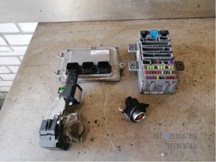 Used Engine management computer Honda Civic (FK/FN) 1.8i VTEC 16V Price € 250,00 Margin scheme offered by Autodeleninkleur