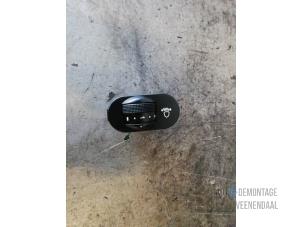 Used AIH headlight switch Ford Ka I 1.3i Price € 7,00 Margin scheme offered by Autodemontage Veenendaal BV