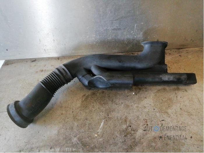 Air intake hose from a Opel Astra H (L48) 1.4 16V Twinport 2007