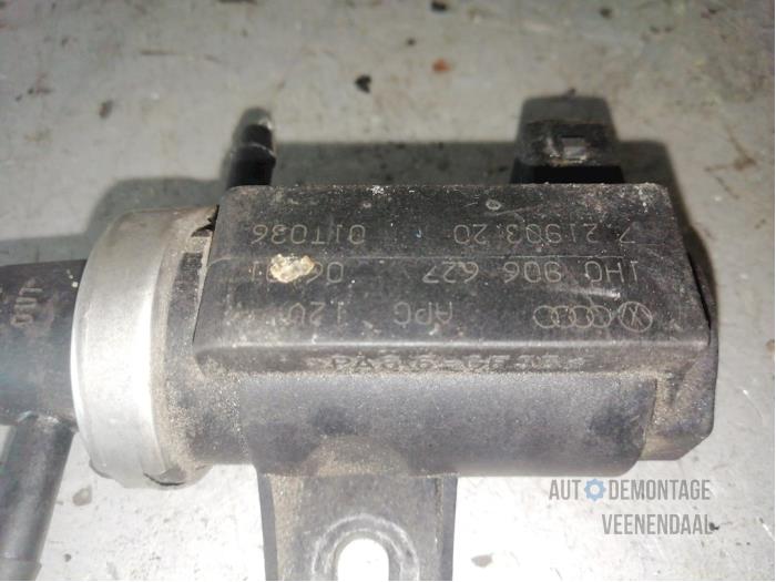 Válvula de sobrepresión turbo de un Volkswagen Lupo (6X1) 1.2 TDI 3L 2001