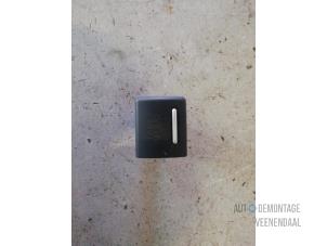 Used Airbag indicator light Audi A3 (8P1) 1.6 Price € 10,00 Margin scheme offered by Autodemontage Veenendaal BV
