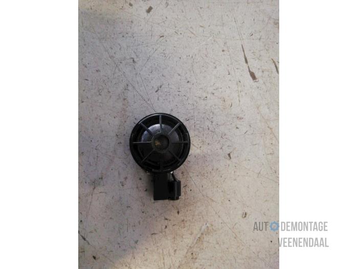 Front door high frequency speaker